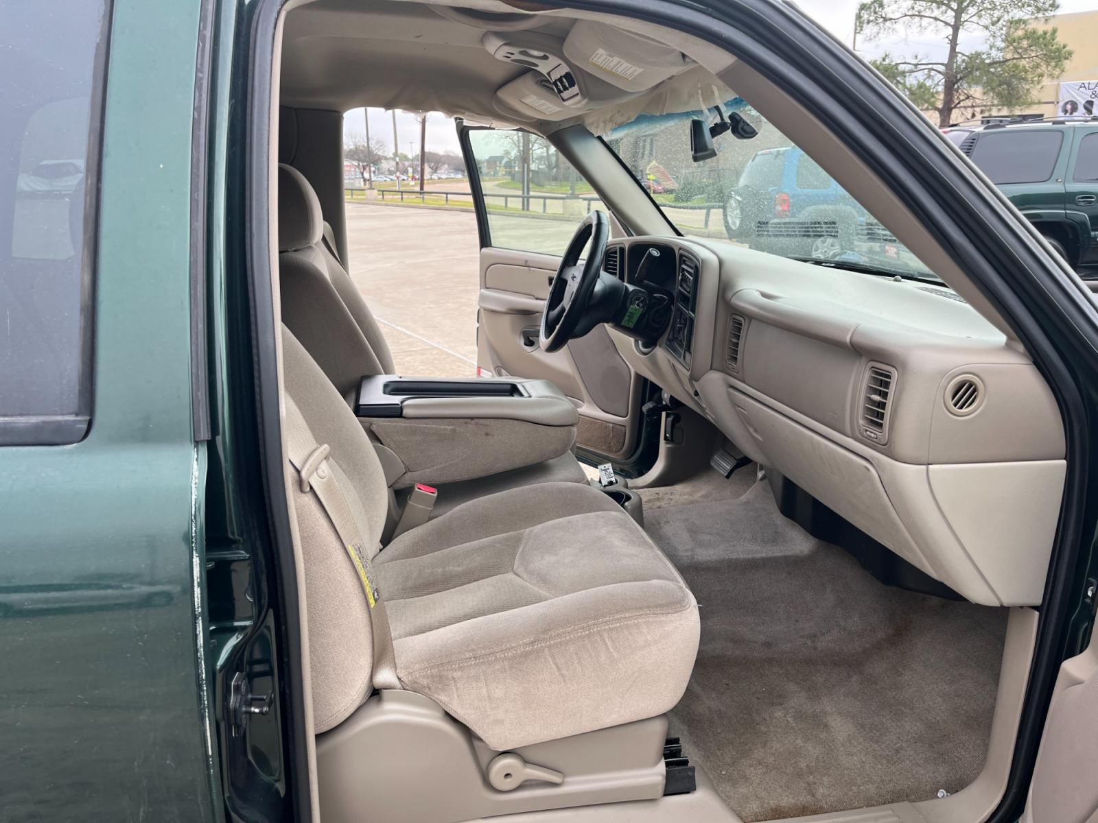 2004 green /TAN GMC Yukon 2WD (1GKEC13V94R) with an 4.8L V8 OHV 16V engine, 4-Speed Automatic Overdrive transmission, located at 14700 Tomball Parkway 249, Houston, TX, 77086, (281) 444-2200, 29.928619, -95.504074 - Photo #11